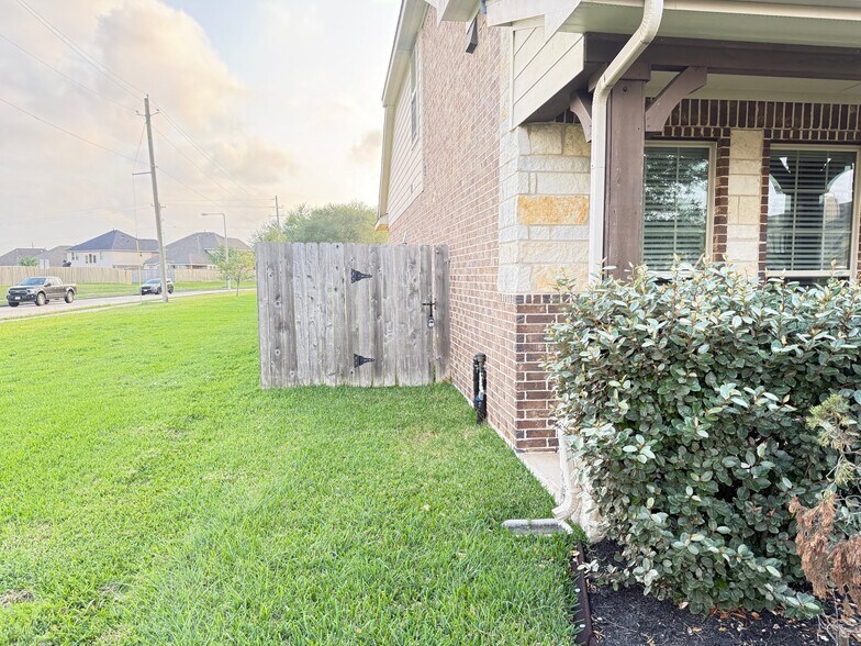 Building Photo - 6548 Dreamcatcher Ln