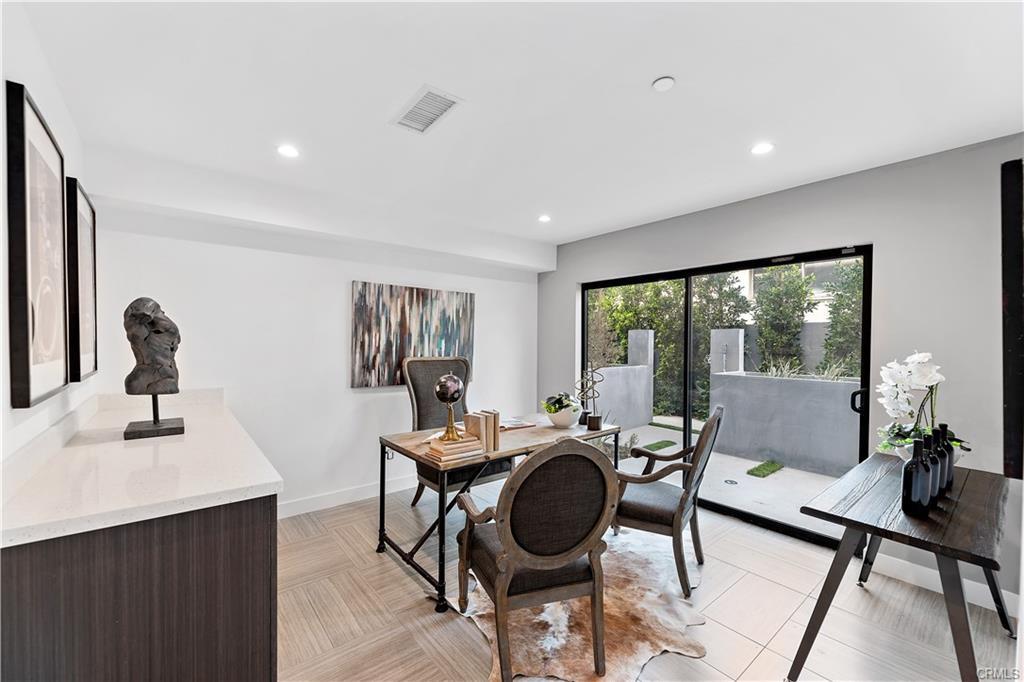 Building Photo - 11857 W Flower Ln