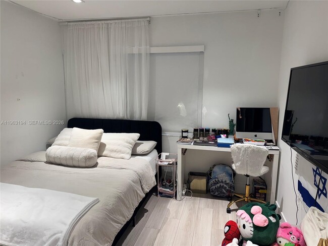 Building Photo - 4943 SW 33rd Way