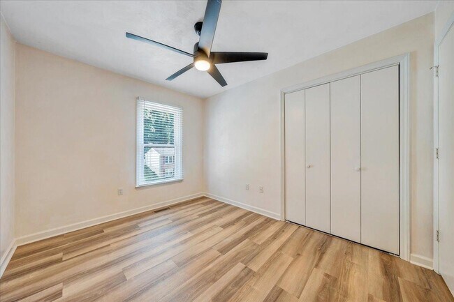 Building Photo - 2823 Lansing Dr SW