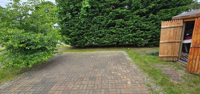 Building Photo - Charming 3BR First-Floor Condo – Walk to B...
