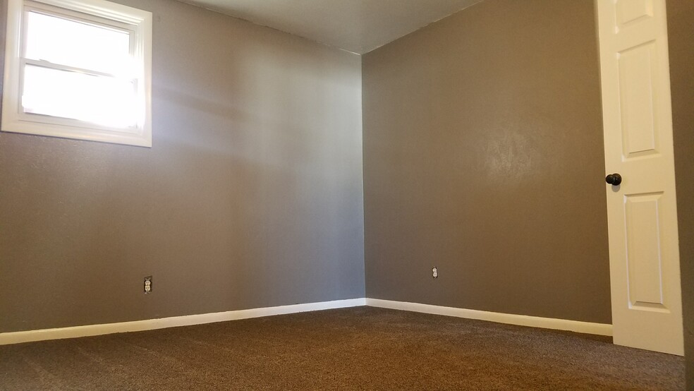 Master bedroom - 16 E 5th St