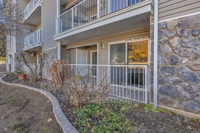 Building Photo - 490 E 700 S