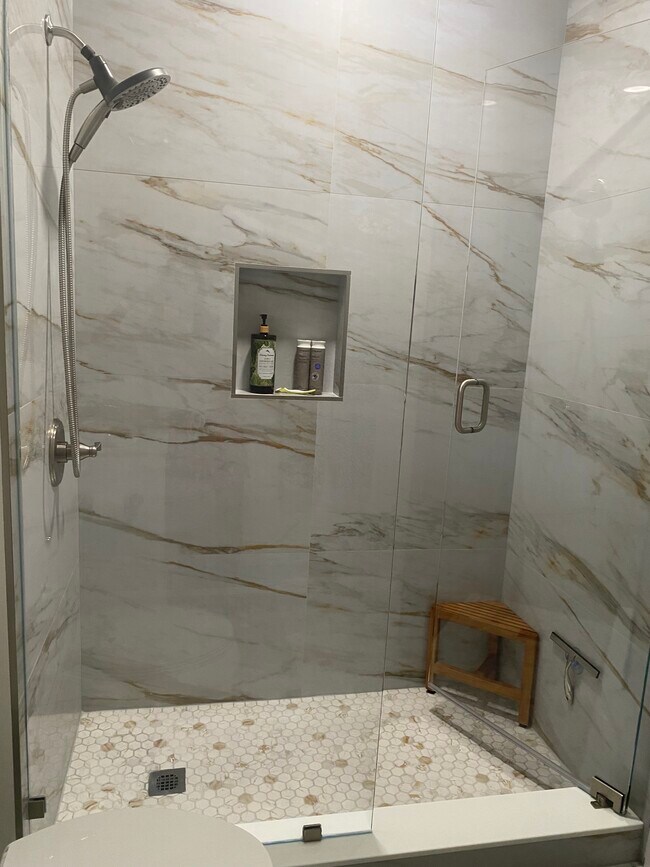 Building Photo - 705 Seagate Dr