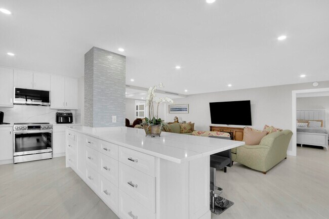 Building Photo - 5380 N Ocean Dr