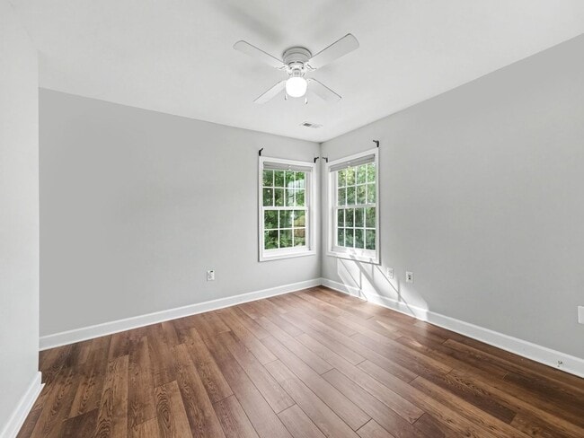 Building Photo - 242 5th St