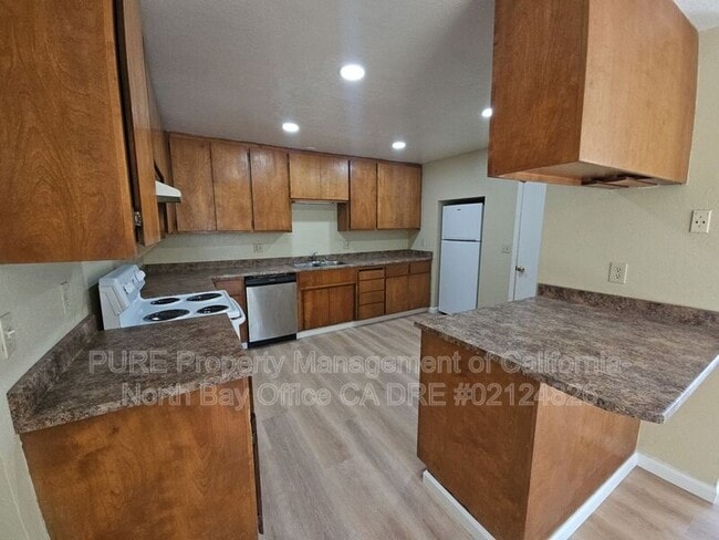 Building Photo - 120 Oak Manor Dr