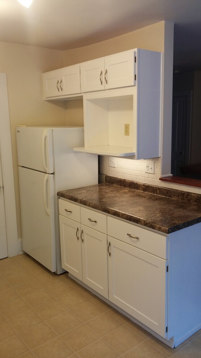 Primary Photo - 211 W College Ave