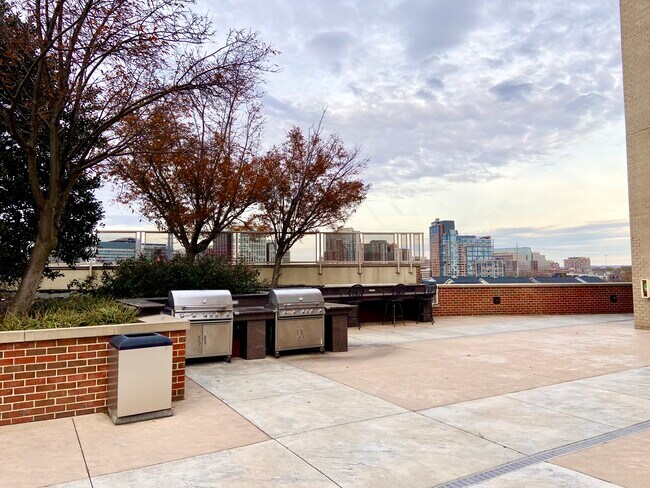 Building Photo - 2451 Midtown Ave