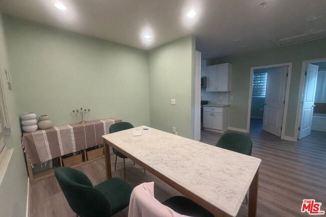 Building Photo - 1337 W Olive Ave