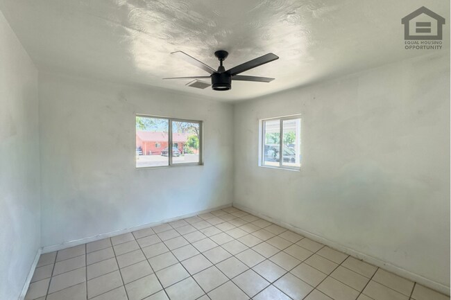 Building Photo - 4Bed/2Bath House at Glendale Ave/19th Ave! Ready for Immediate Move-In! – RV GATE! NO HOA!