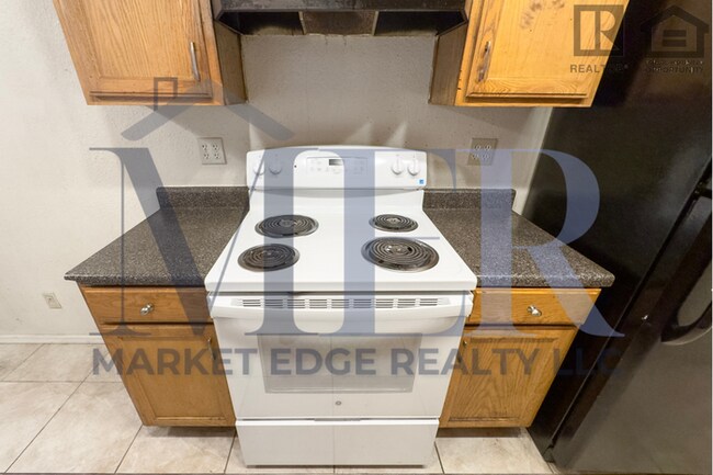 Building Photo - 2Bed/1.5Bath Ground Floor Townhouse at Glendale Ave/27th Ave! Ready for Immediate Move-In! -- GAR...