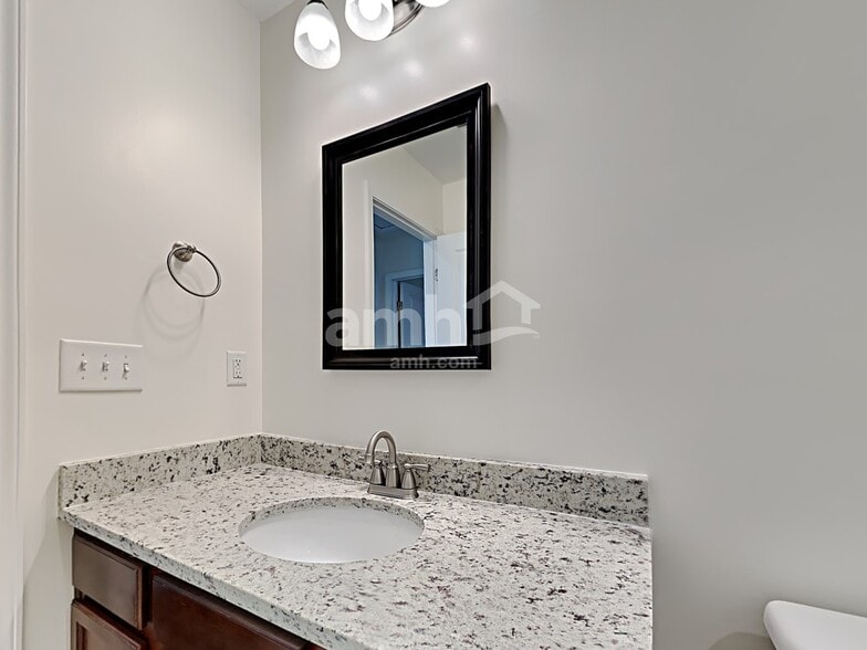 Building Photo - 140 Longford Dr