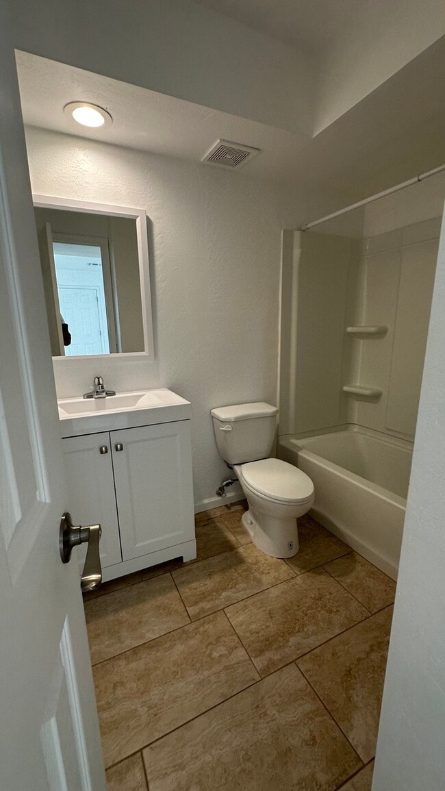 Building Photo - Central Chandler 2br Condo