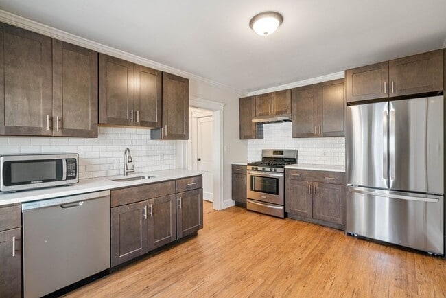 Building Photo - 193 Florence St