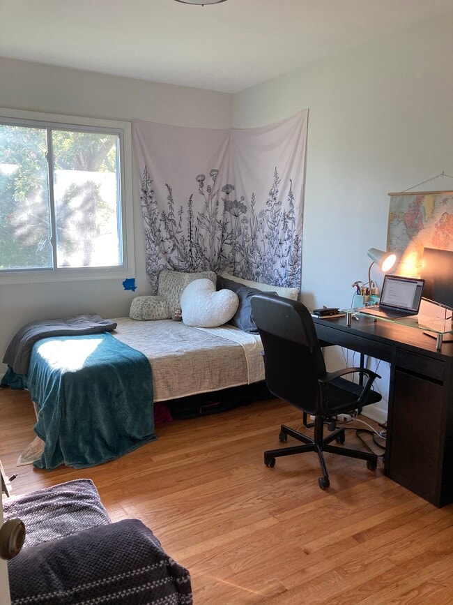 Building Photo - 600 N Vermont St