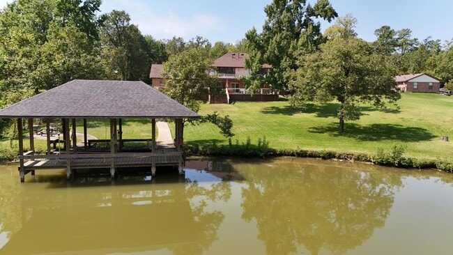 Building Photo - 231 Schmidt Ln