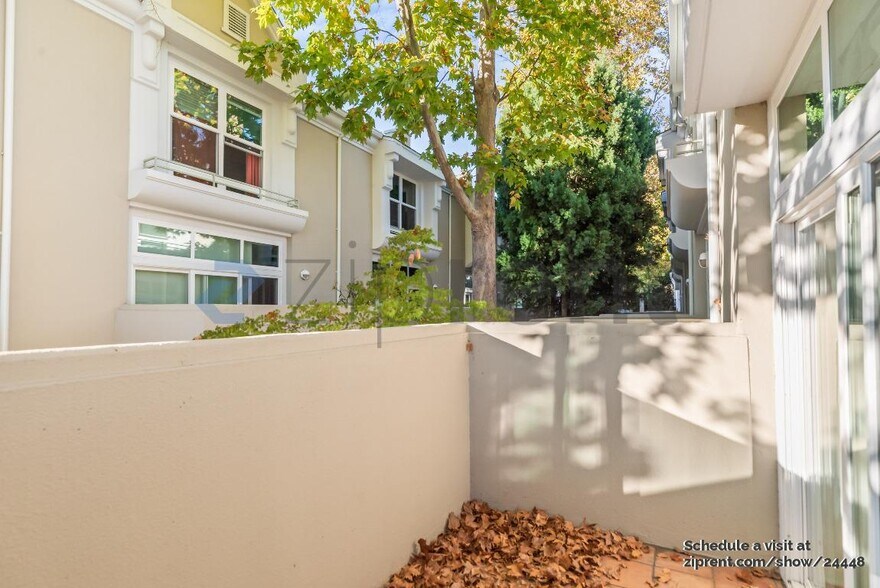 Building Photo - 334 Dunsmuir Terrace