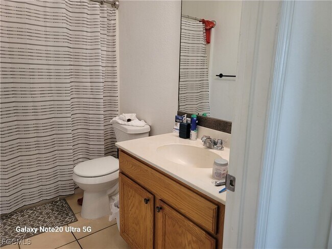 Building Photo - 702 Milton Ave N