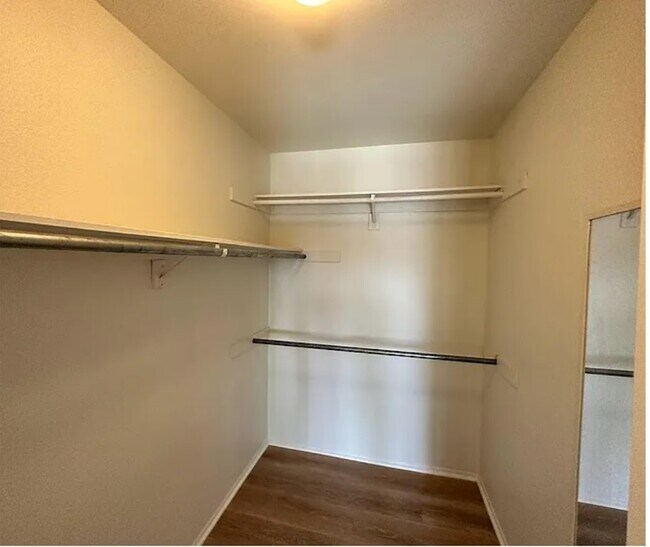 Building Photo - 870 S Rancho Santa Fe Rd