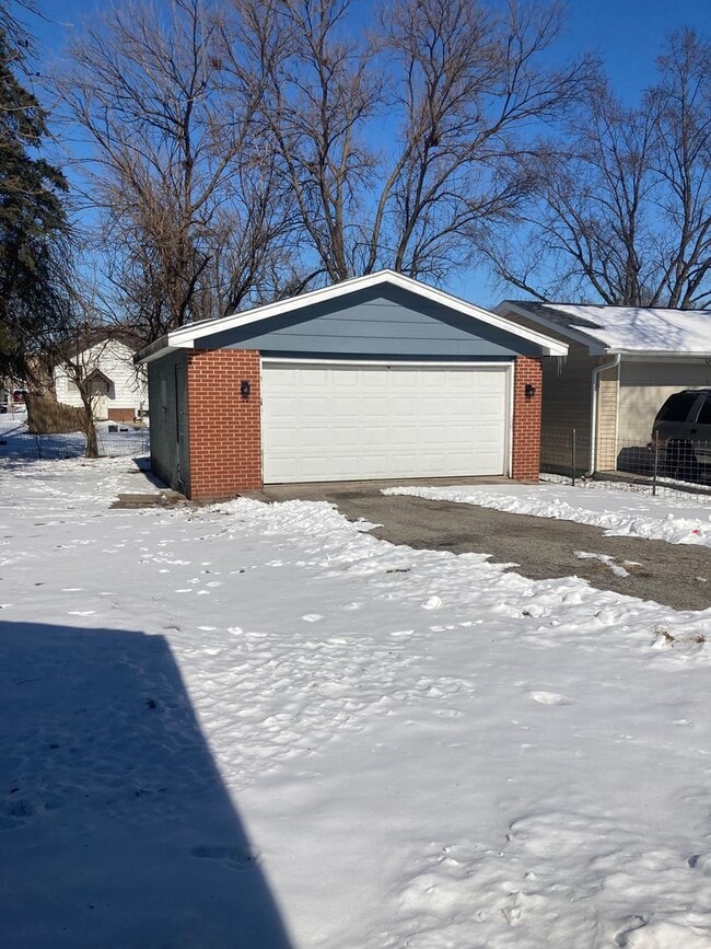 Building Photo - Newly updated 2 bedroom 1 bathroom home