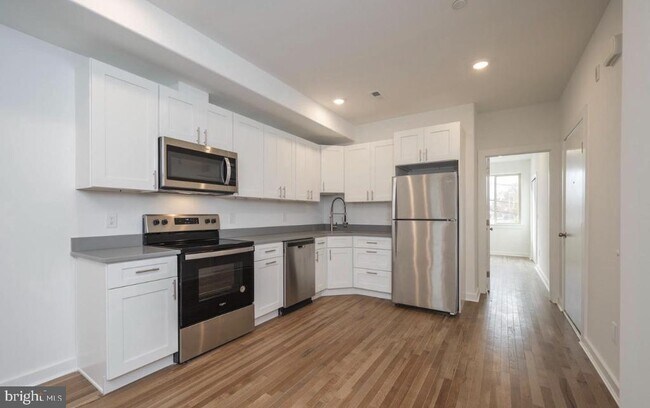 Building Photo - 727 N 39th St