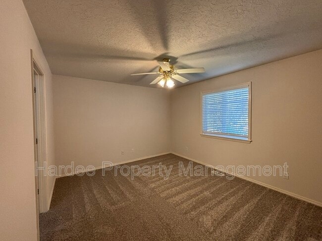 Building Photo - 688 S Gamay Ln