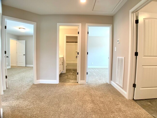 Building Photo - 733 Banister Dr
