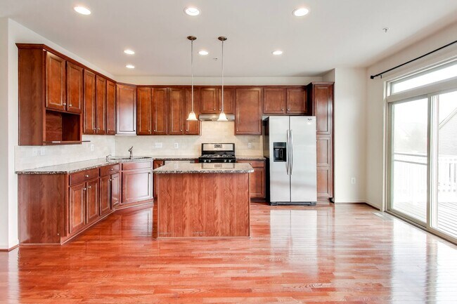 Building Photo - Beautiful Garage Townhouse in Poplar Run - Minutes to Glenmont METRO & I-200!