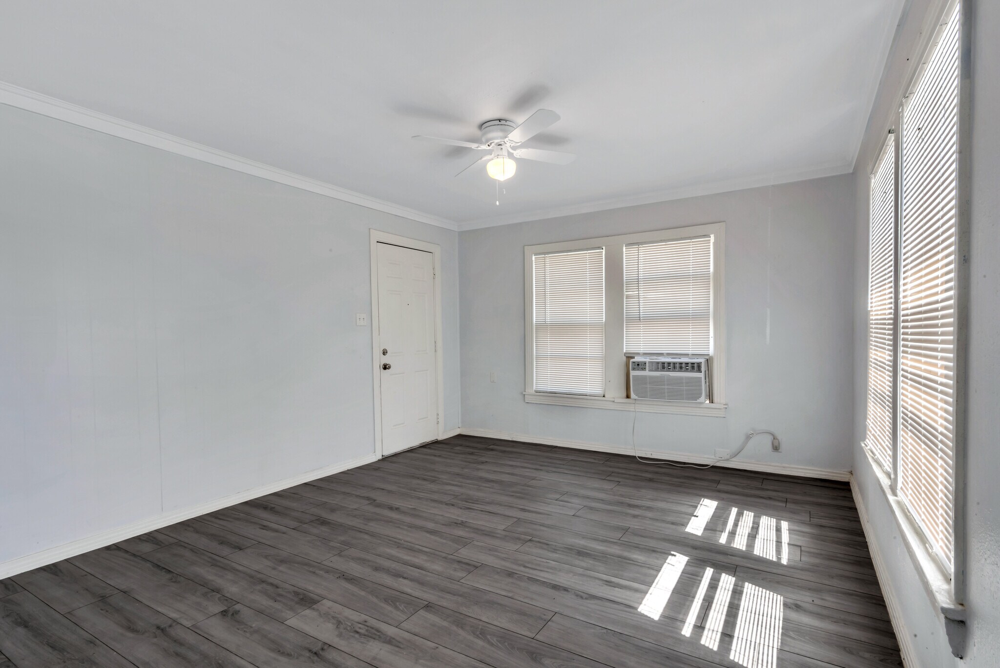 Building Photo - 305 N Robinson St