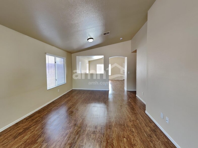 Building Photo - 325 Greenleaf Glen St