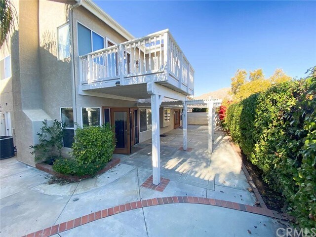 Building Photo - 5888 Thornhill Dr
