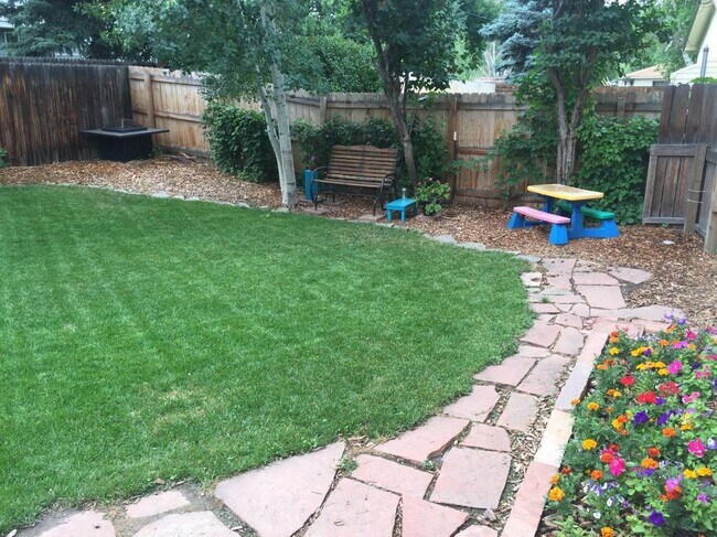 Building Photo - 2401 Thomas Ave