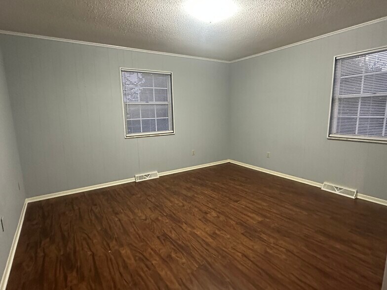 (1) Bedroom - 103 Skyview Dr