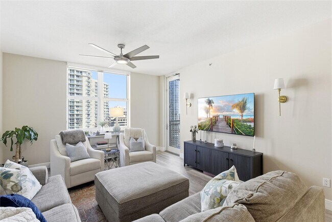 Building Photo - 511 SE 5 Ave