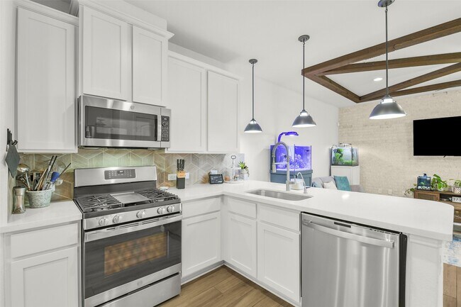 Building Photo - 5526 Hyde Park Dr