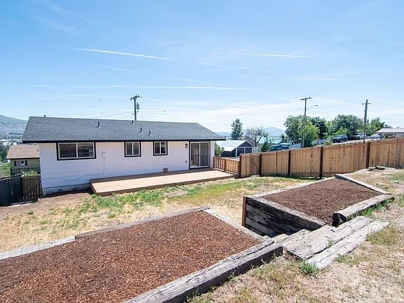 Building Photo - "Charming 5-Bed Sanctuary with Cozy Fireplace on South Rogers Street!"