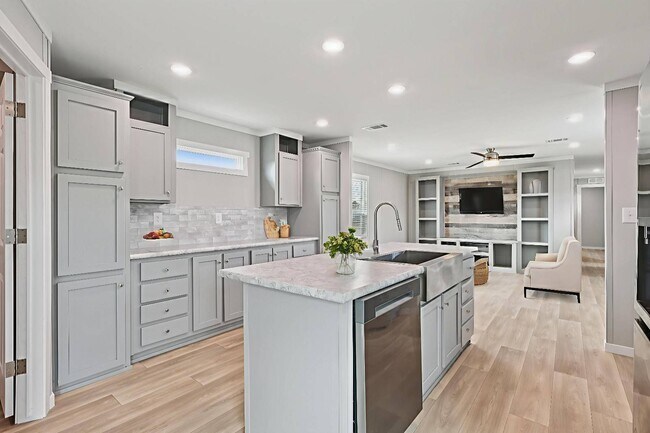 Building Photo - 1608 Fox Dr