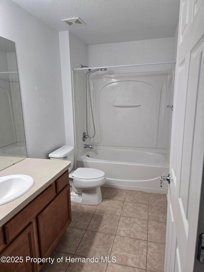 Building Photo - 14392 Wake Robin Dr