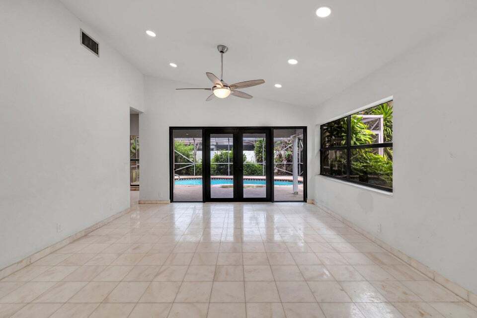 Building Photo - 7810 Villa Nova Dr