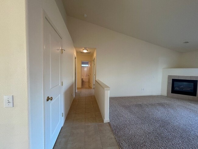 Building Photo - Charming Home Near John Wayne Trail