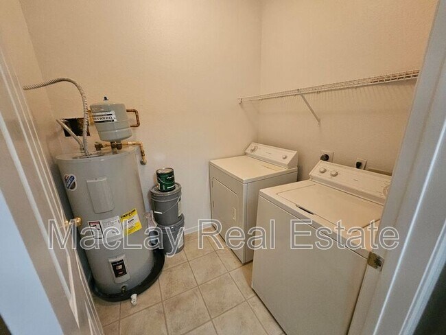 Building Photo - 16013 S Desert Foothills Pkwy
