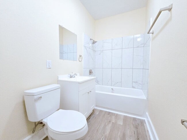 Building Photo - Charming 5-Bedroom House on the West Side ...