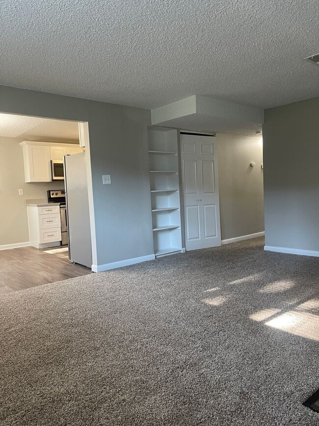 Building Photo - 3 Bedroom 2 Bathroom Condo in Lakewood