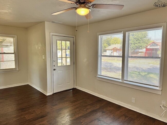 Building Photo - 1627 Oceola Ave