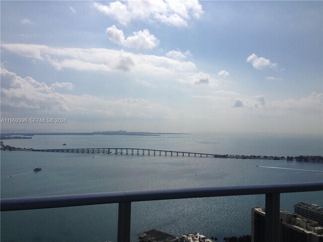 Building Photo - 1300 Brickell Bay Dr