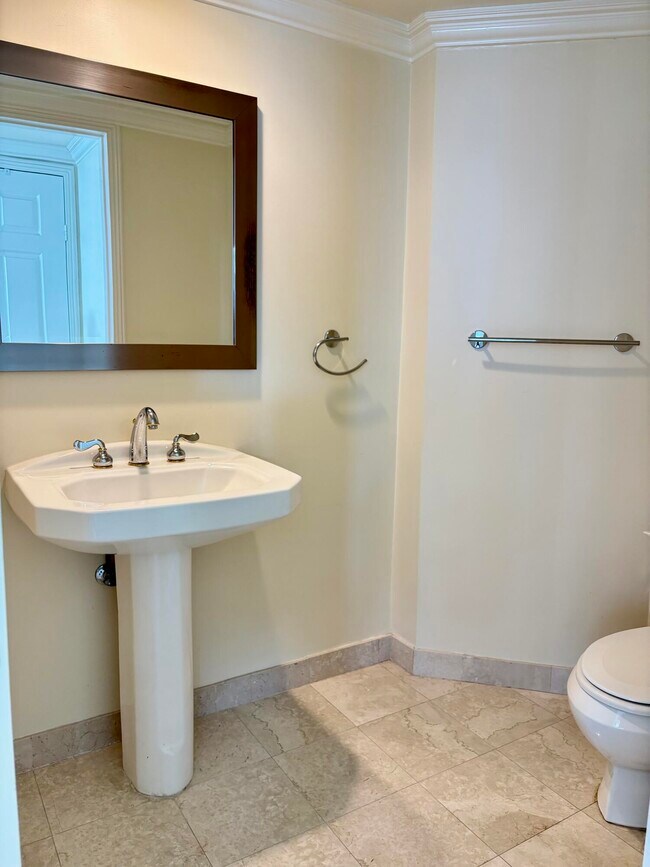 Building Photo - 3370 Hidden Bay Dr