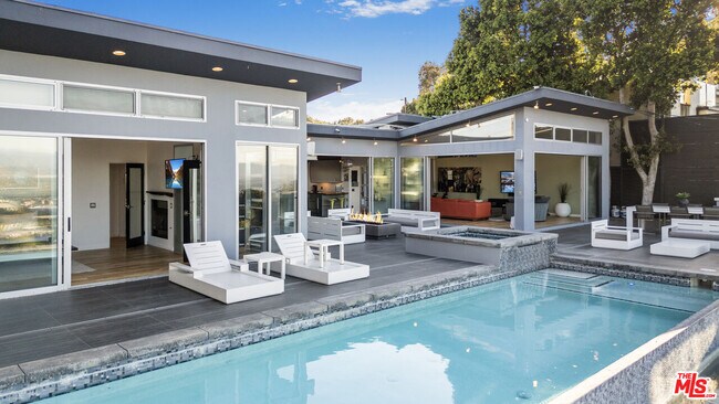Building Photo - 7275 Mulholland Dr