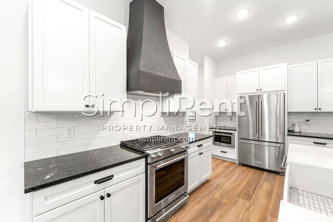 Building Photo - New 4/3 Home in East Point - 1st month fre...