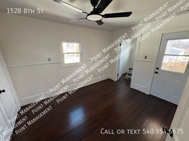 Building Photo - 1528 8th St SE